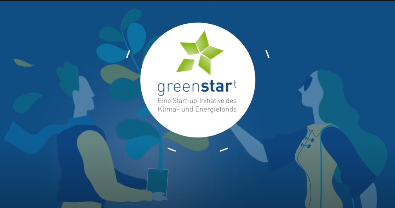 Logo von greenstart vor blauem Hintergrund. Dieser zeigt zwei gezeichnete sich zugewandte Personen.