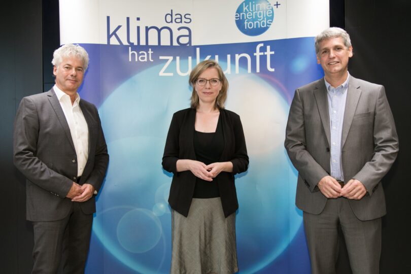 Im Bild v.l.n.r.: Ingmar Höbarth (Geschäftsführer Klima- und Energiefonds), Leonore Gewessler (Klimaschutzministerin), Michael Trcka (CFO der WEB Windenergie AG: WEB) Fotograf: Arman Rastegar/APA