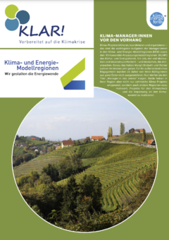 Plakat mit Text über Klimainitiativen über einer malerischen Ansicht von Weinbergen und Häusern.